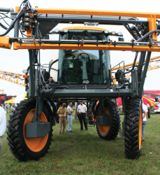 Hagie Manufacturing STS14 Sprayer