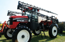 Equipment Technologies Apache AS710 Sprayer