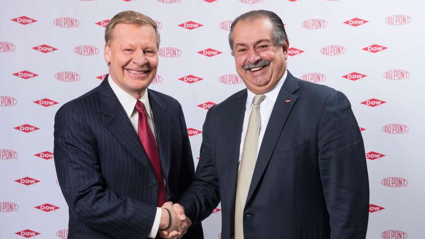 Edward D. Breen (left) and Andrew N. Liveris will head up the new DowDuPont company.